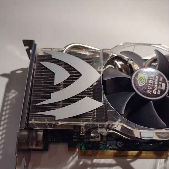 Dell KU705 Nvidia Quadro FX4500 PCI-E 512MB GDDR3 Dual DVI TV-Out (S-VIdeo).I - Picture 3 of 13